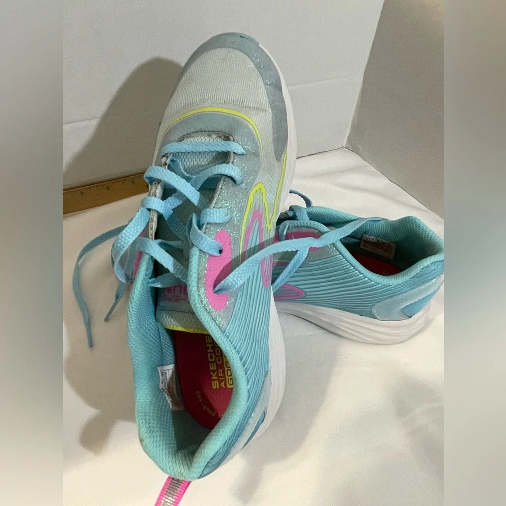 Skechers Go Run‎ Women’s size 6 Elevate Running Shoes Blue Pink Lace Up low top